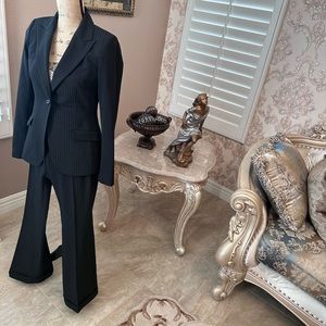 Tahari pantsuit size 6p